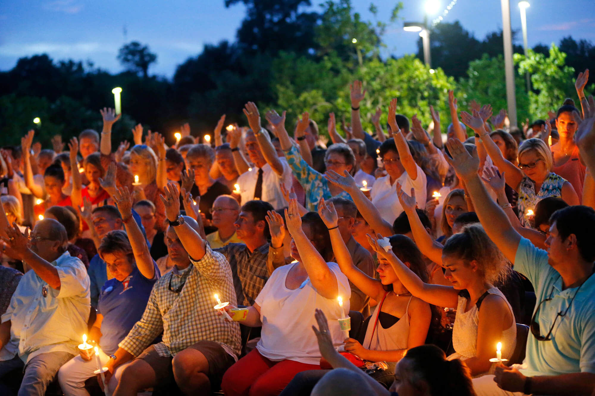 Image of candlelight vigil in Baton Rouge for the killed police officers