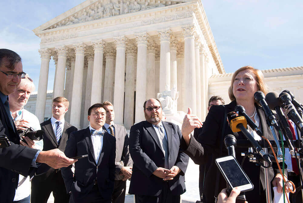 Image of Samsung representatives outside Supreme Court