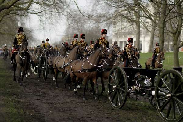 Royal Horse Artillery Prepare for 41 Gun Salute