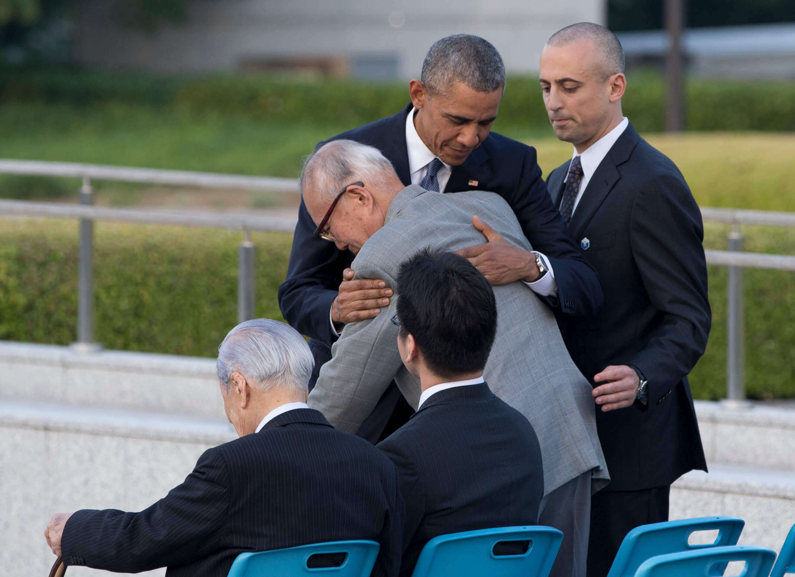 image of President Obama with Hiroshima survivor