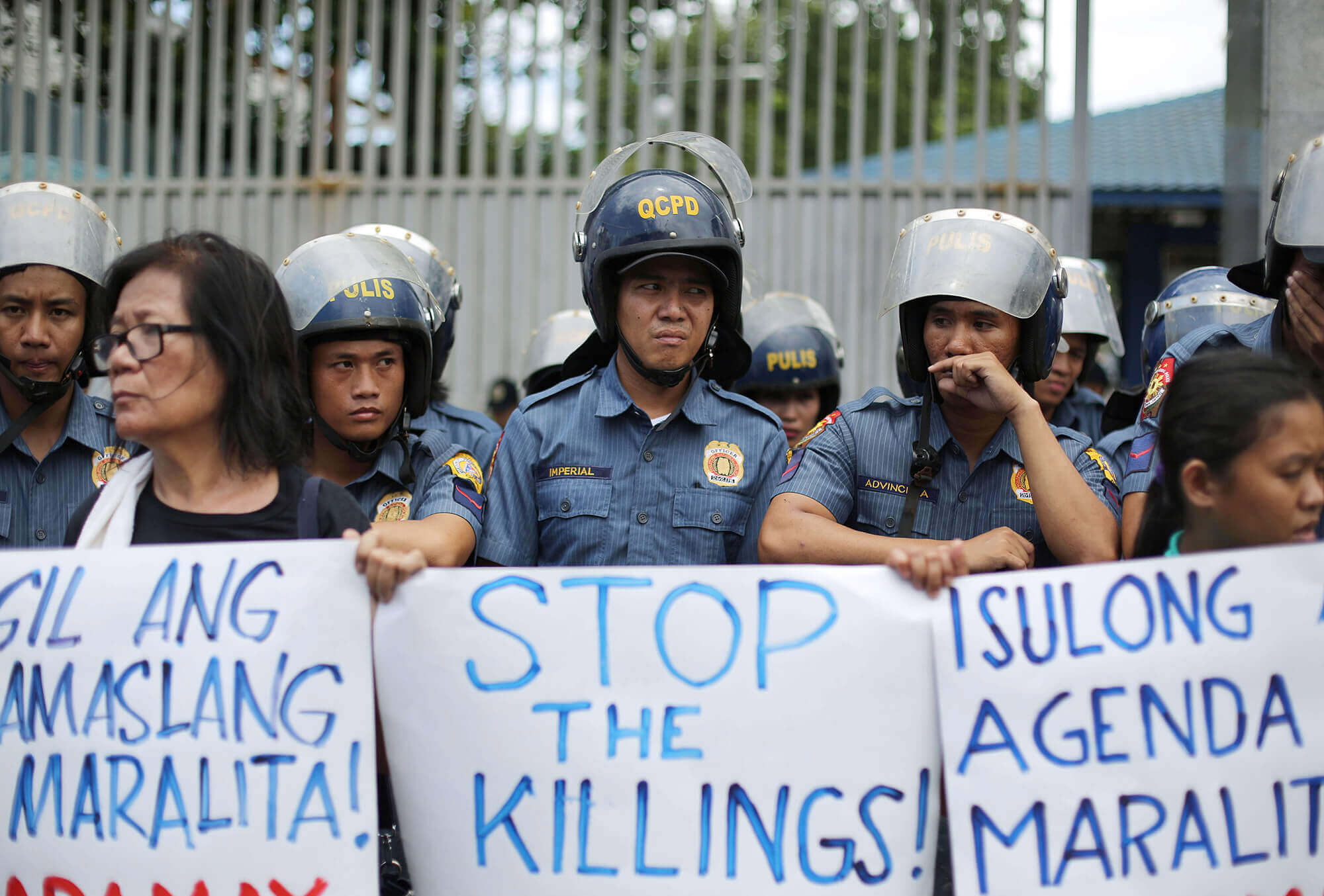 Image of Philippine police blocking activists