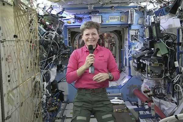 Peggy Whitson Gives an Interview Aboard the ISS