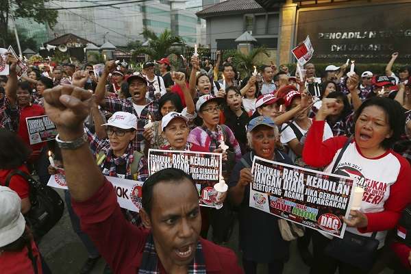 Supporters of Governor "Ahok" Take to the Streets