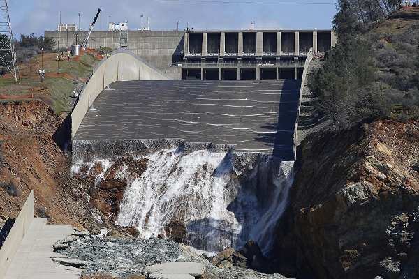 Main Spillway of Oroville Dam in Need of Repair