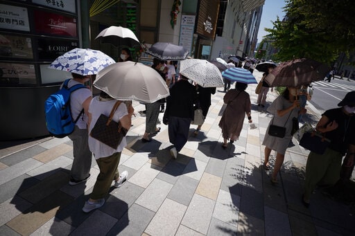 Heat wave in Japan necessitates umbrellas for shade