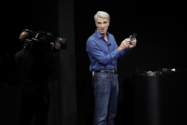 Justin Sullivan presents the three new iPhones