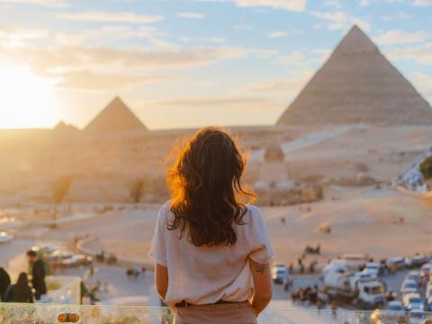 Woman standing in front of the pyramids