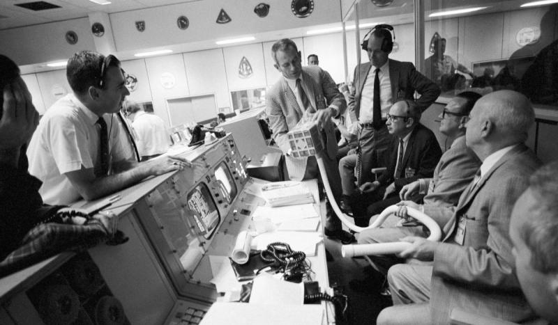 Apollo 13 announced "Houston, we&#039;ve got a problem," when an oxygen tank burst on the way to the