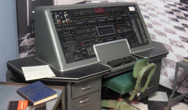 The first commercial computer, Univac I, was unveiled.