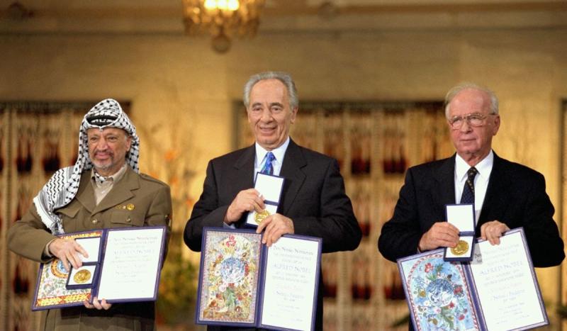 Israeli Prime Minister Yitzhak Rabin and PLO Chairman Yasir Arafat shook hands after signing an hist