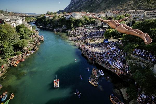 Mostar Celebrates its 451st Dive